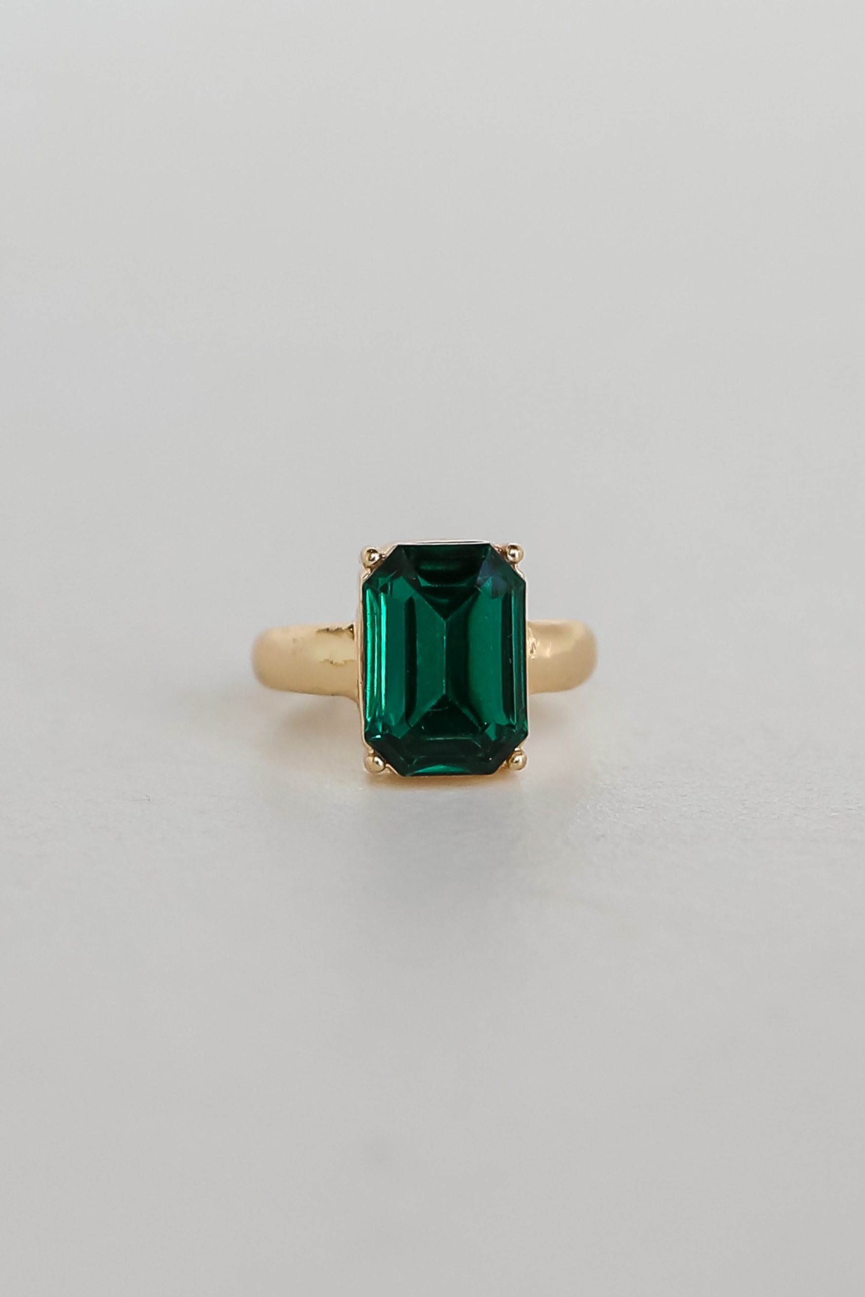 shopdressup_emerald_ring-4.jpg